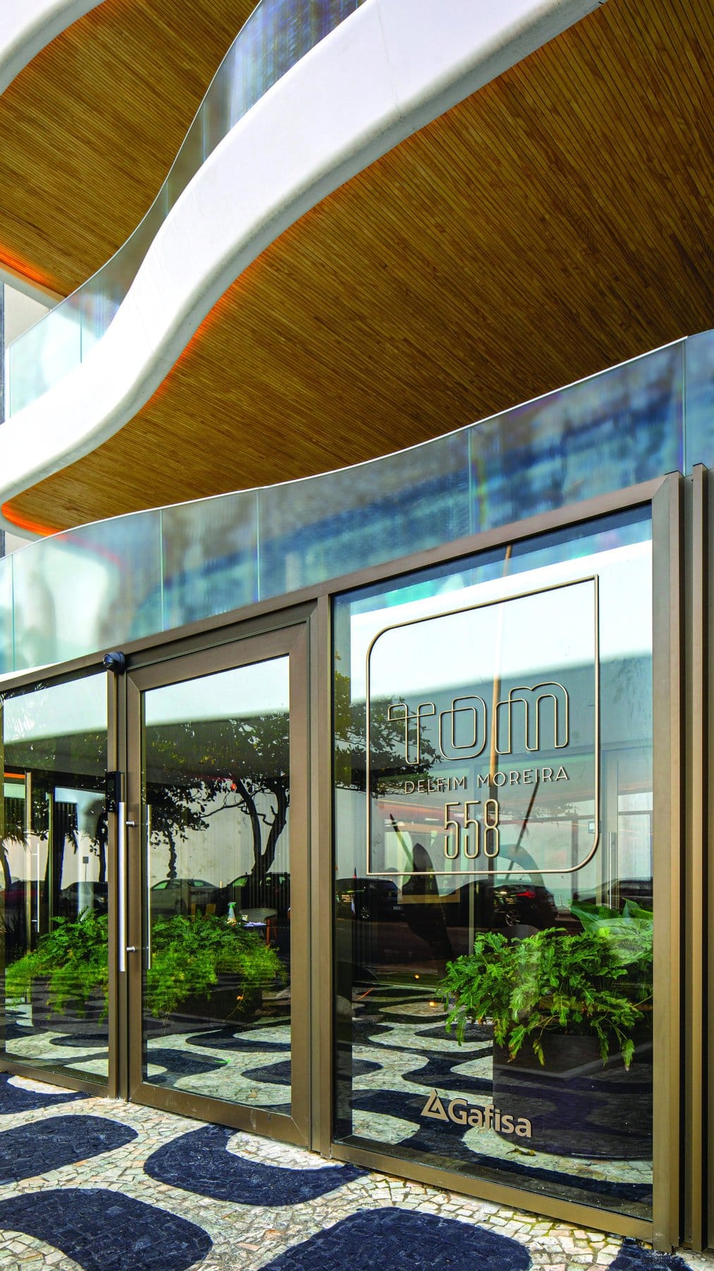 Tom Delfim Moreira — entrada e lobby-galeria